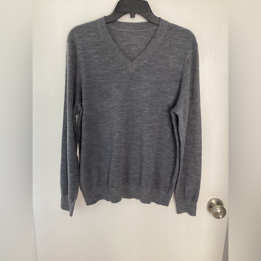 NWOT Gray V-Neck 100% Wool Sweater XL